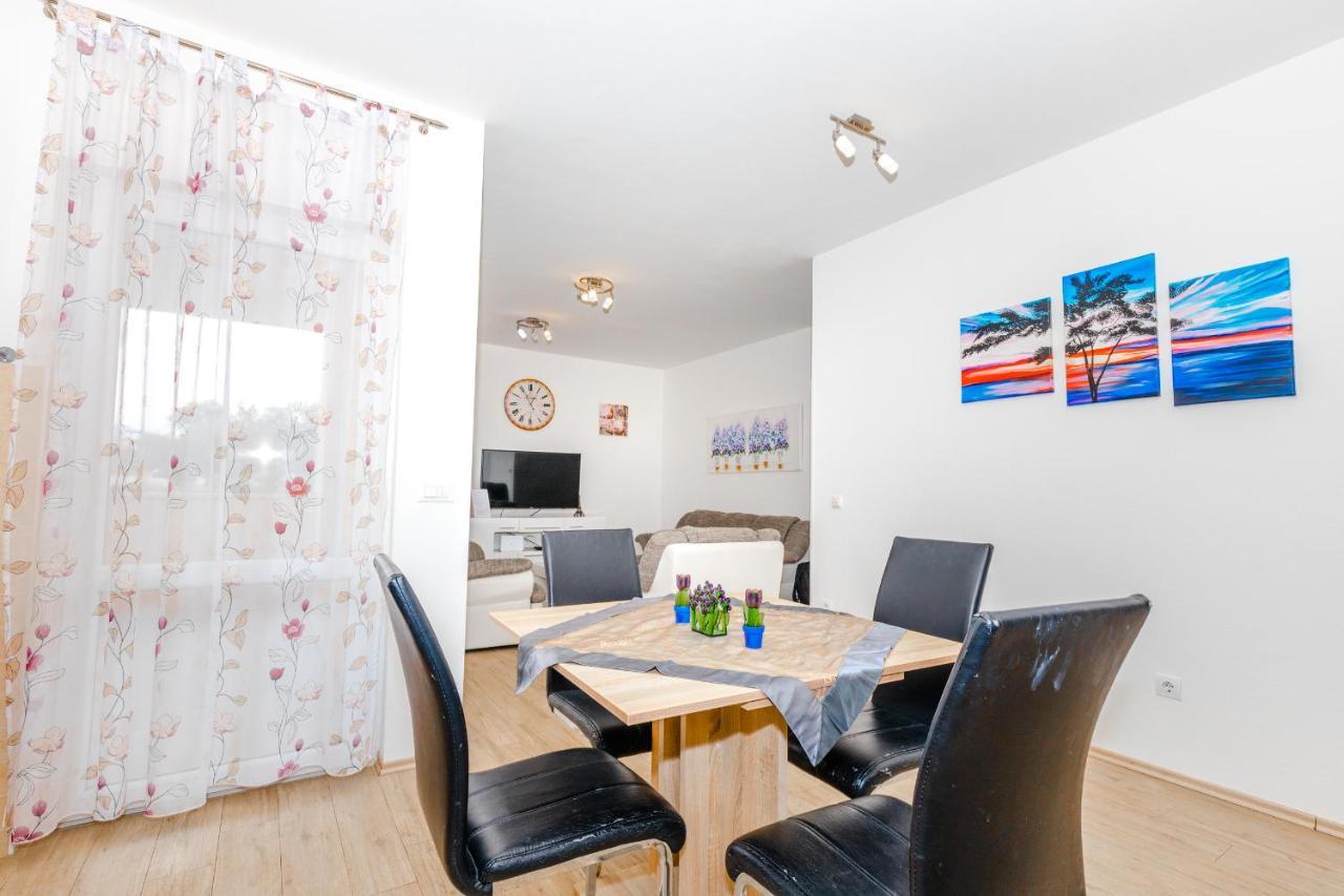 Spacious 2-Bedroom Apartment With Terrace And Parking Цавтат Экстерьер фото